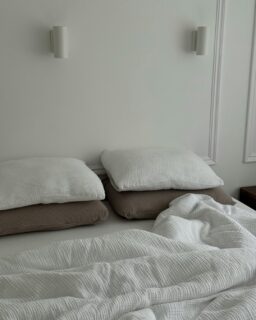 Almohadas y edredones pensados para ofrecer experiencias de descanso memorables en cualquier espacio Vestimos tu mundo.Acompañamos tus proyectos.#Interiorismo #DecoraciónDeInteriores #DiseñoDeEspacios #TextilesDeDecoración #InspiraciónDecorativa #EstiloYConfort #EspaciosConEncanto #HospitalityDesign #ContractDesign #GrupoToledo