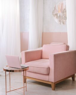 De la idea a la habitación: textiles que aportan coherencia estética y confort en hoteles.Vestimos tu mundo.Acompañamos tus proyectos.#Interiorismo #DecoraciónDeInteriores #DiseñoDeEspacios #TextilesDeDecoración #InspiraciónDecorativa #EstiloYConfort #EspaciosConEncanto #HospitalityDesign #ContractDesign #GrupoToledo