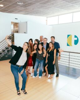 Detrás de cada proyecto hay manos que crean, mentes que imaginan y ojos que cuidan el detalle.Nuestro 𝗲𝗾𝘂𝗶𝗽𝗼 es parte esencial de todo esto.#EquipoGrupoToledo #Diseñoconpasión #Textilesdecalidad