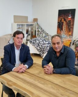 Compartimos una tarde muy especial con la presentación de nuestra 𝗻𝘂𝗲𝘃𝗮 𝗹í𝗻𝗲𝗮 𝗱𝗲 𝗜𝗻𝘁𝗲𝗿𝗶𝗼𝗿𝗶𝘀𝗺𝗼, un encuentro pensado para decoradores e interioristas de Baleares. Fue un espacio para intercambiar inspiración, tendencias y nuevas propuestas para vestir espacios con personalidad.Gracias a todaos los que nos acompañasteis y lo hicisteis posible, y en especial a @bernardobalaguer, CEO de 𝗚𝗿𝘂𝗽𝗼 𝗧𝗼𝗹𝗲𝗱𝗼, por liderar esta apuesta, y a 𝗙𝗲𝗿𝗻𝗮𝗻𝗱𝗼 𝗛𝗶𝗱𝗮𝗹𝗴𝗼 de la revista @hosteleria_restauracion por su apoyo.Seguimos trabajando para acercar soluciones, materiales y novedades que impulsen vuestros proyectos.¿Te gustaría conocer la línea? Escríbenos y te contamos.