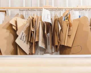 Lo que un establecimiento recibe al final no es solo un producto. Recibe horas de análisis, preparación y trabajo bien dirigido.Una calidad que se diseña desde el primer paso, que se sostiene en la experiencia del equipo y que se refleja en cada entrega.Nuestro estánda es hacer las cosas con método, con oficio y con responsabilidad.#GrupoToledo #Hospitality #DiseñodeInteriores #Textiles #InteriorismoHotelero