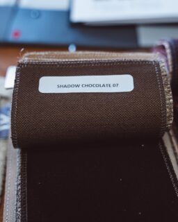 Cada espacio empieza con una buena elección. En nuestro servicio de diseño de interiores, seleccionamos tejidos, texturas y acabados que aportan estilo, equilibrio y personalidad, para crear ambientes pensados al detalle y hechos para disfrutarse. Porque un buen diseño se nota en cada material.#GrupoToledo #Hospitality #DiseñodeInteriores #Textiles #InteriorismoHotelero