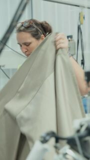 Cada tela tiene un proceso.Cada proceso, manos expertas.En 𝗚𝗿𝘂𝗽𝗼 𝗧𝗼𝗹𝗲𝗱𝗼, la calidad empieza mucho antes del resultado final.#GrupoToledo #Hospitality #DiseñodeInteriores #Textiles #InteriorismoHotelero